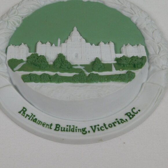 Parliament Building Victoria BC Green Jasperware Wall Decor 5.5" Plaque Vintage - Picture 2 of 8